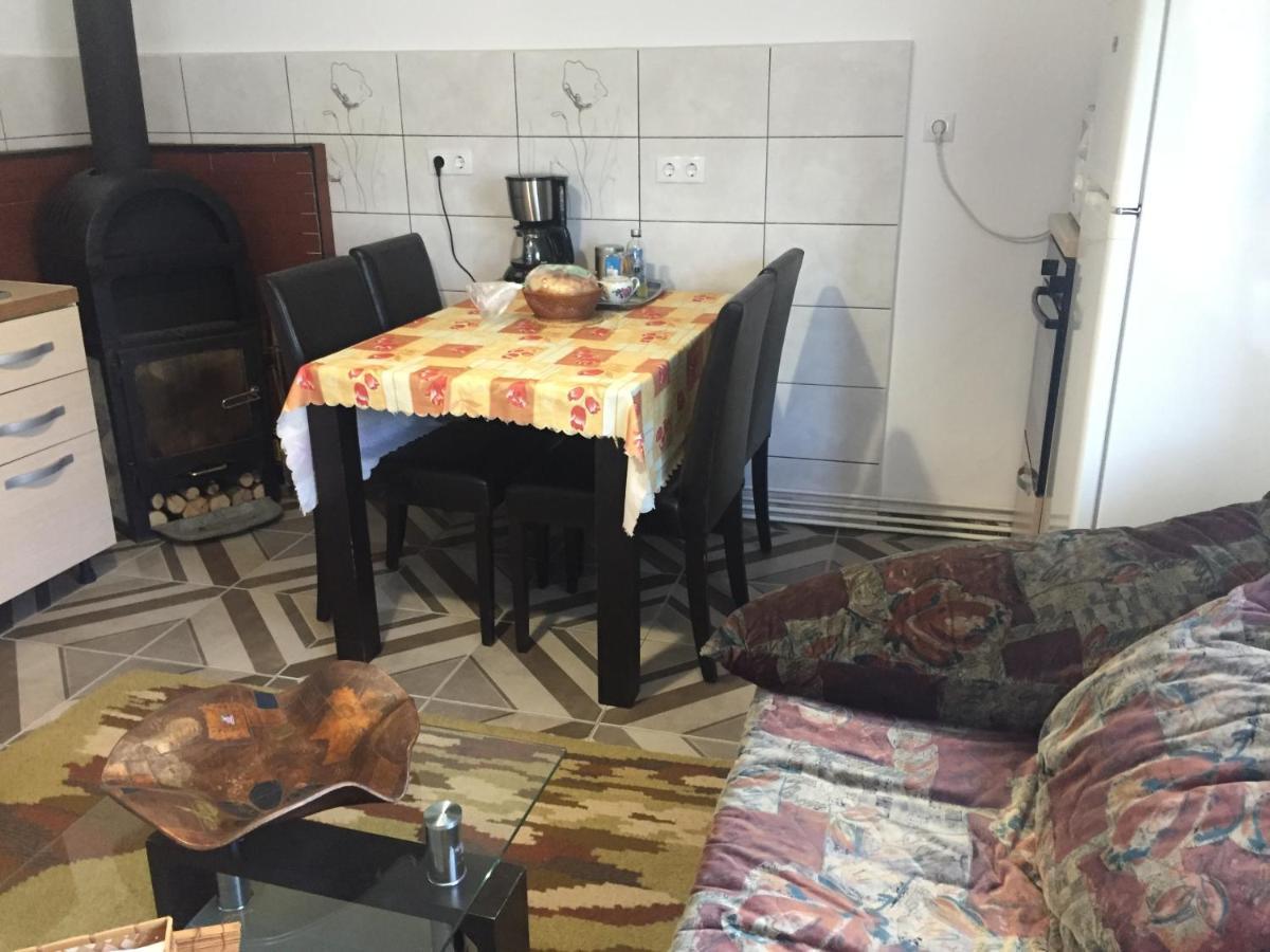 Casa Rustica Cu Terasa Villa Mediaş Exteriör bild