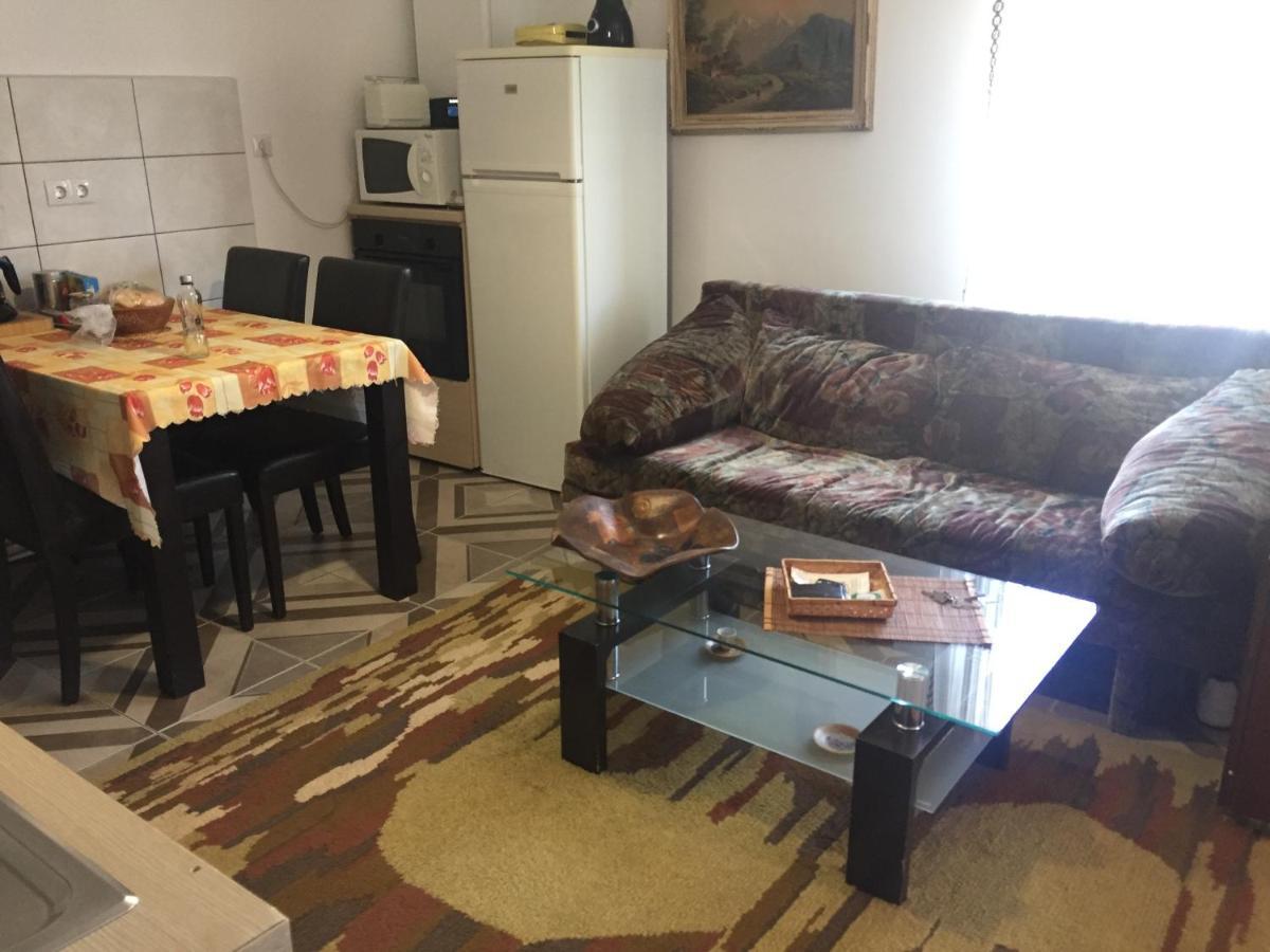 Casa Rustica Cu Terasa Villa Mediaş Exteriör bild